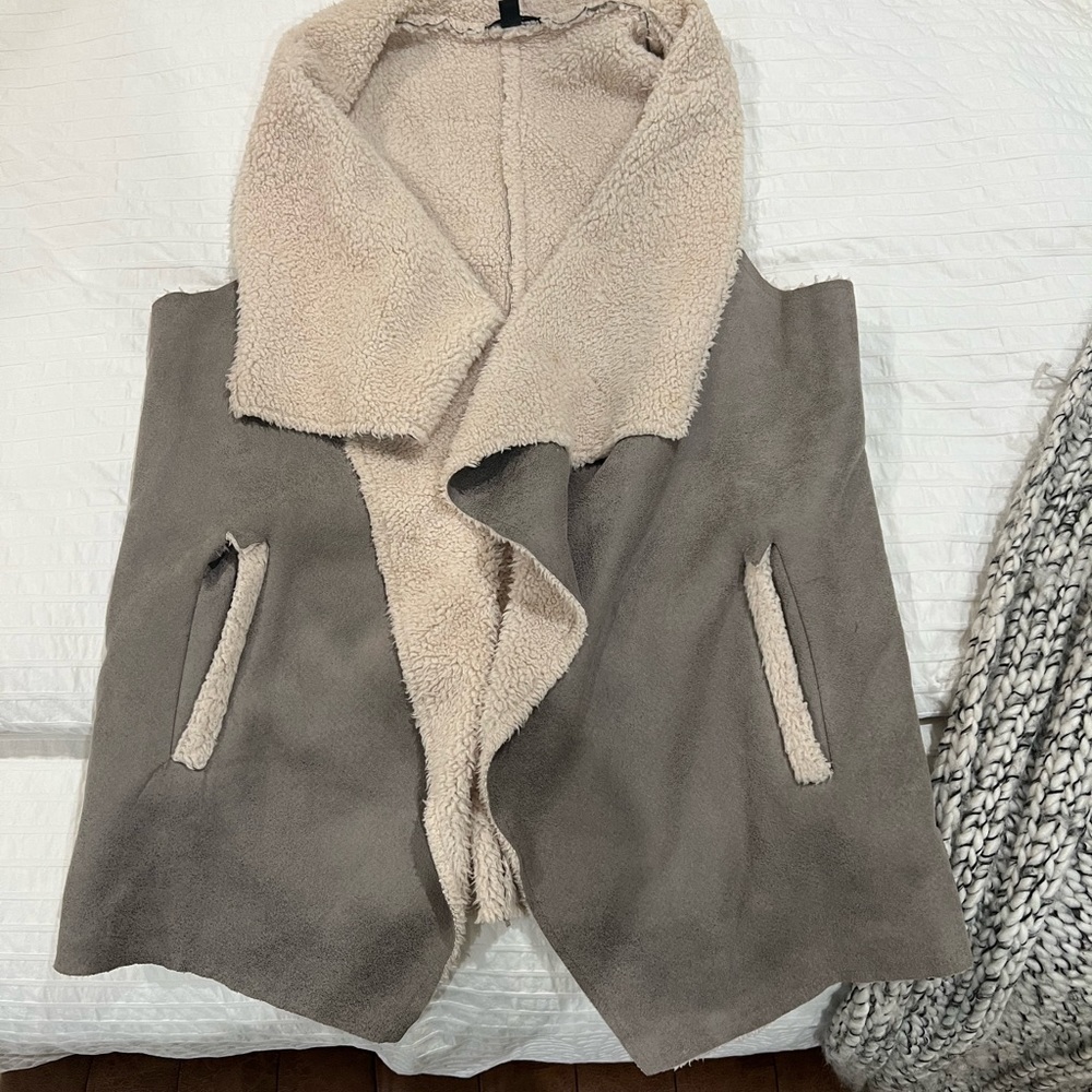 Khaki/tan vest